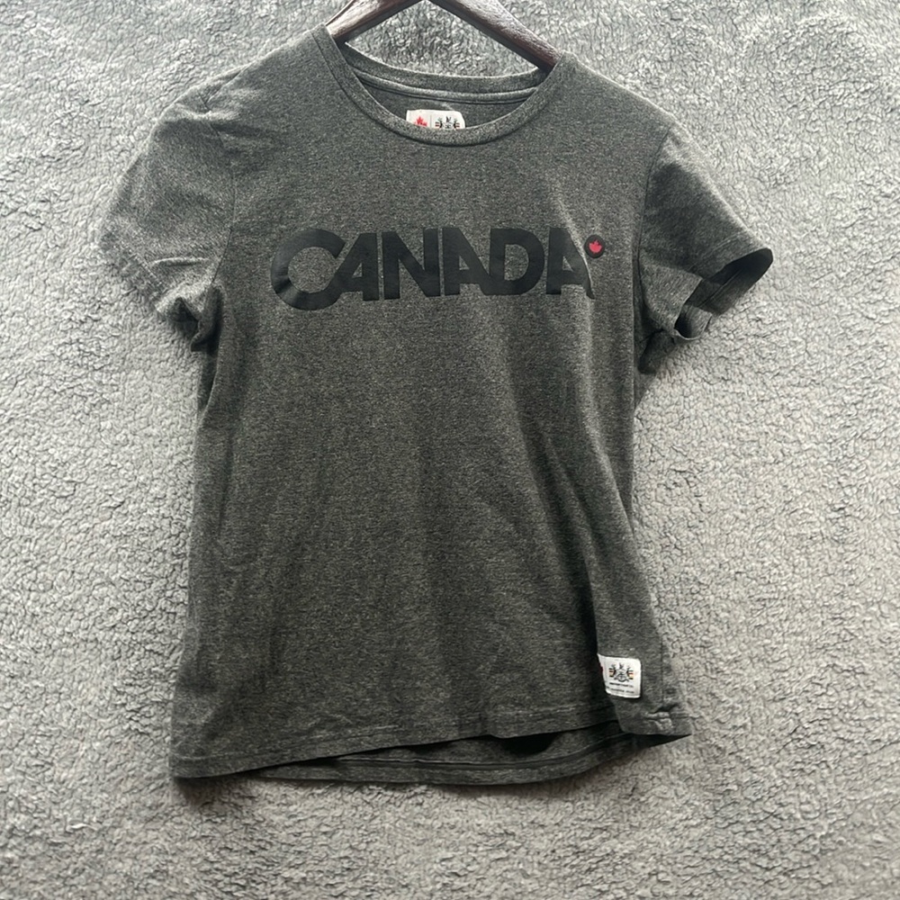 Women’s Canada Olympics shirt size women L